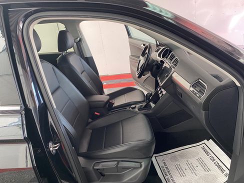 Used 2018 Volkswagen Tiguan SEL image 9
