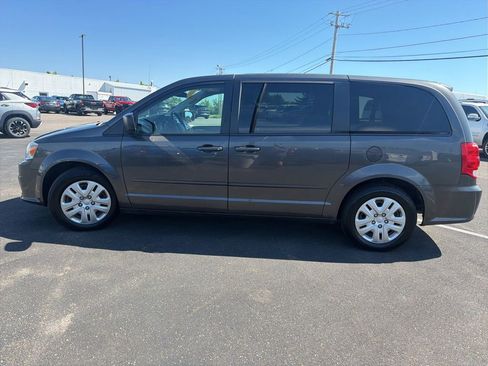 Used 2017 Dodge Grand Caravan SE FWD image 4