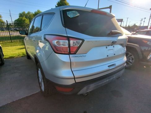 Used 2017 Ford Escape SE w/ SE Cold Weather Package AWD/4WD image 4