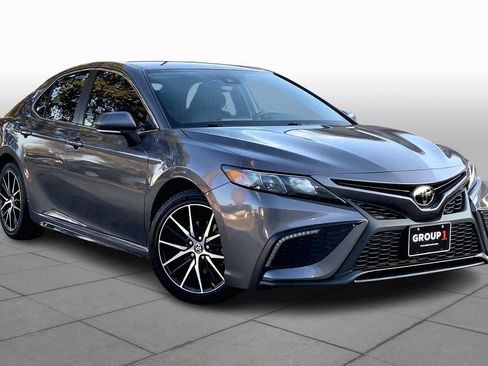 Used 2023 Toyota Camry SE image 2
