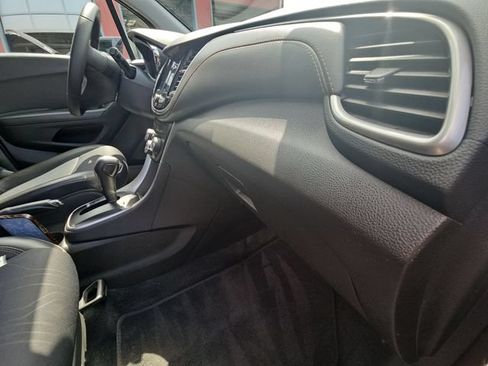 Used 2020 Chevrolet Trax LT w/ LT Convenience Package FWD image 31