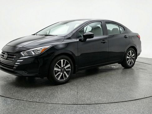 Used 2025 Nissan Versa SV image 3