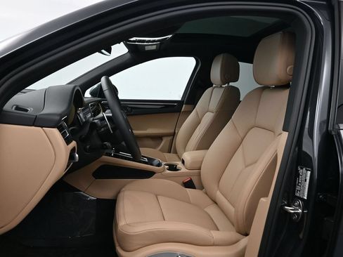 Certified 2026 Porsche Macan AWD/4WD image 5