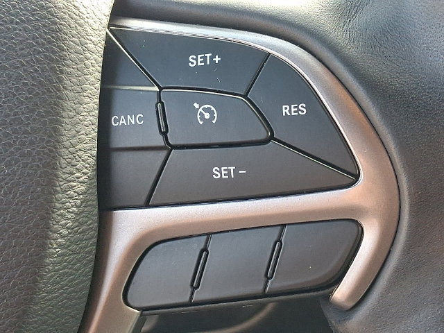Used 2019 Jeep Grand Cherokee Laredo AWD/4WD image 21