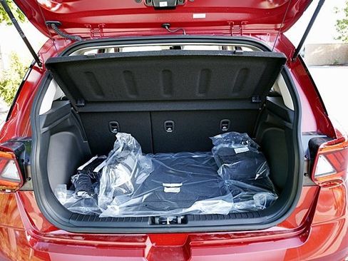 New 2025 Hyundai Venue Limited image 16