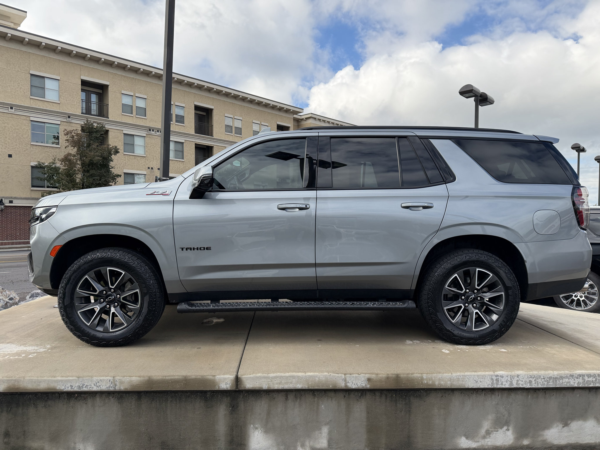 Used 2023 Chevrolet Tahoe Z71 w/ Z71 Off-Road Package AWD/4WD image 7