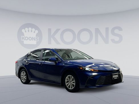 Used 2025 Toyota Camry LE image 14