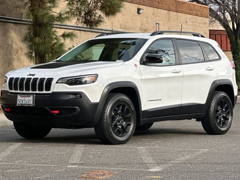 Used 2022 Jeep Cherokee Trailhawk w/ Premium Leather Package image 7