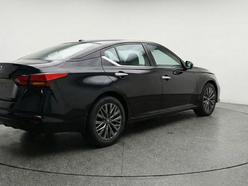 Used 2025 Nissan Altima 2.5 SV image 9