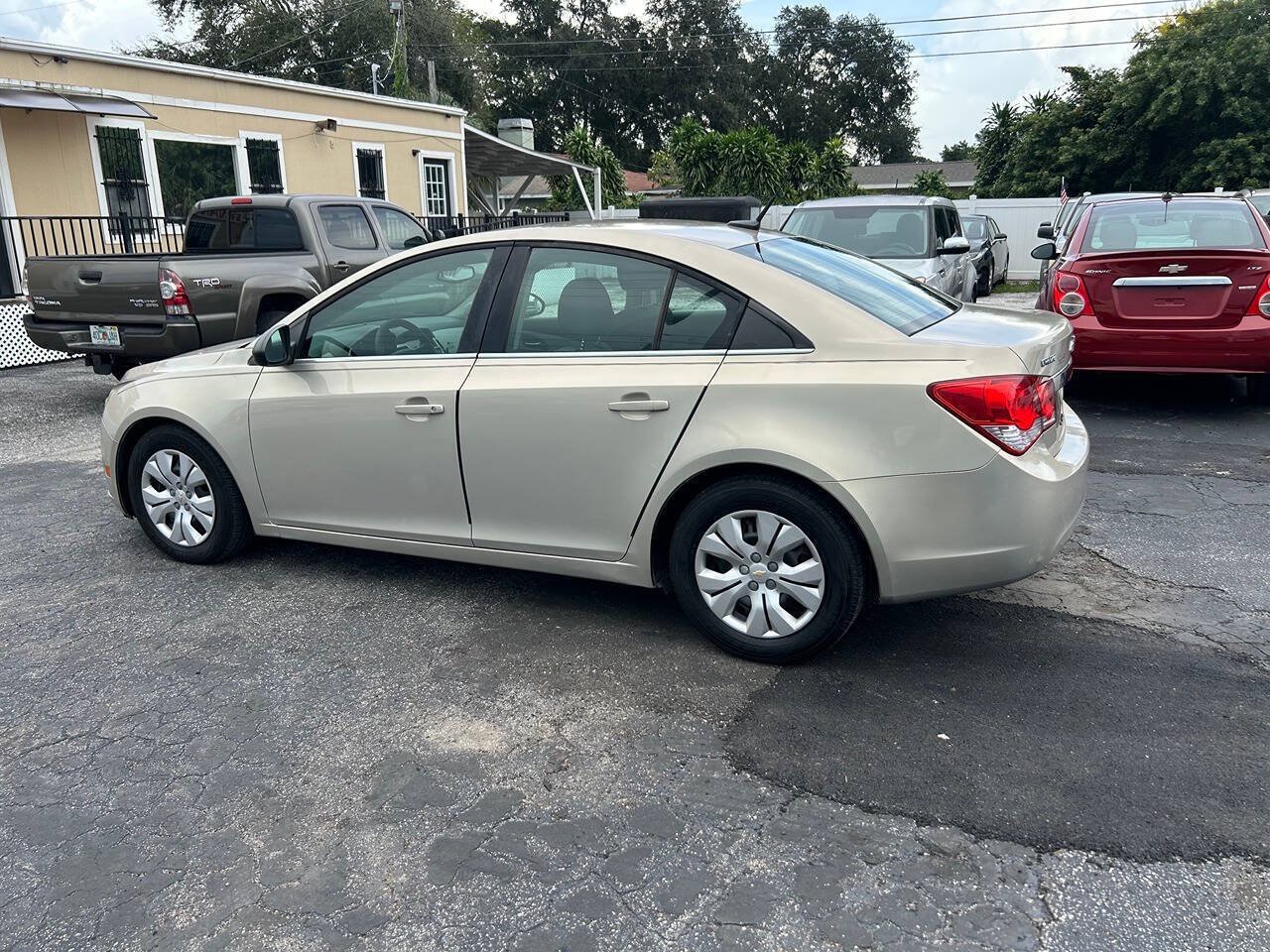Used 2012 Chevrolet Cruze LS w/ Connectivity Package FWD image 2