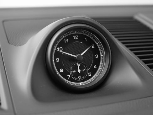 Used 2025 Porsche Macan image 33