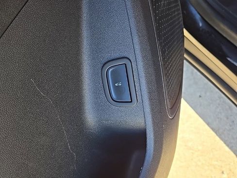 Used 2024 Chevrolet Traverse LT image 34