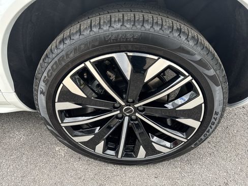 New 2025 Volvo XC90 T8 Plus w/ Protection Package Premier image 33