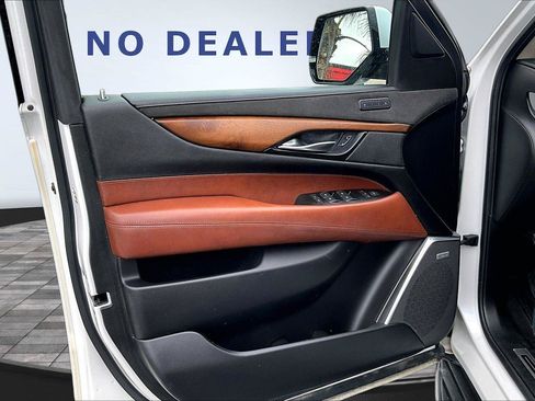 Used 2020 Cadillac Escalade Luxury RWD image 18