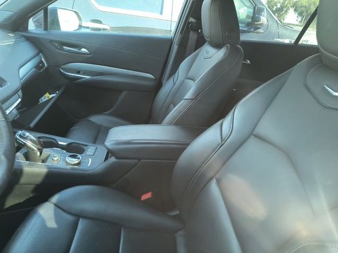 Certified 2022 Cadillac XT4 Premium Luxury w/ Enhanced Visibility Package image 8