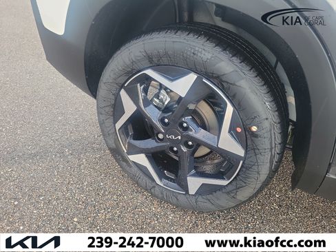New 2026 Kia Seltos S FWD image 9