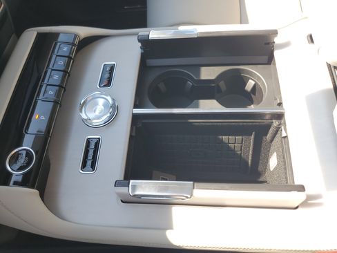 New 2026 Lincoln Navigator Reserve AWD/4WD image 26