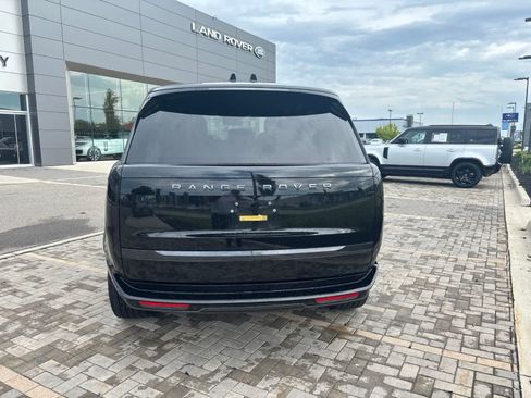 Used 2025 Land Rover Range Rover SE AWD/4WD image 4