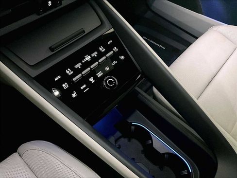 Used 2025 Porsche Macan 4 Electric image 20