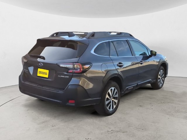 Used 2025 Subaru Outback Premium AWD/4WD image 5