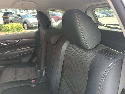 Used 2018 Nissan Rogue SV FWD image 30
