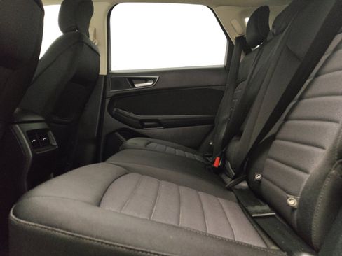 Used 2018 Ford Edge SE w/ Cargo Accessory Package FWD image 18