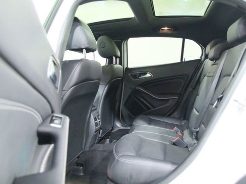 Certified 2019 Mercedes-Benz GLA 250 4MATIC image 28