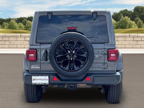 Used 2021 Jeep Wrangler Unlimited Sahara AWD/4WD image 4