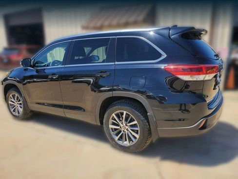 Used 2019 Toyota Highlander XLE AWD/4WD image 10