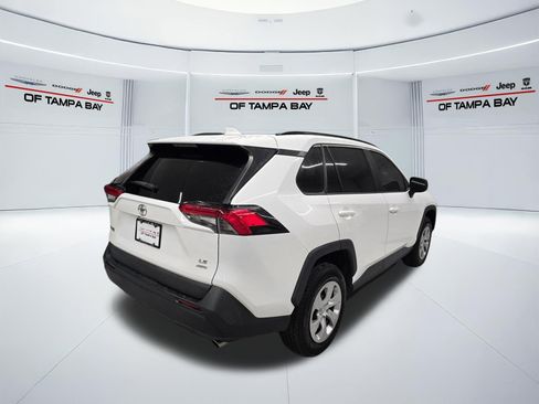Used 2021 Toyota RAV4 LE AWD/4WD image 6