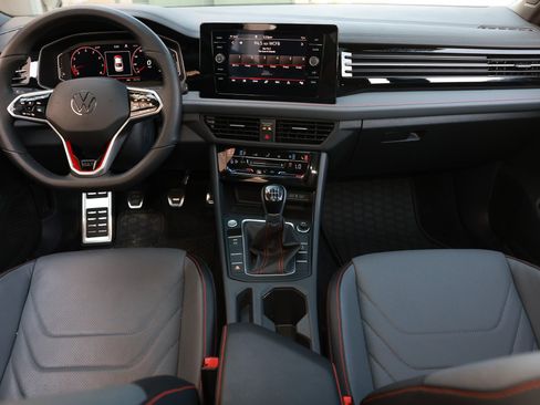 Used 2025 Volkswagen Jetta GLI Autobahn image 26