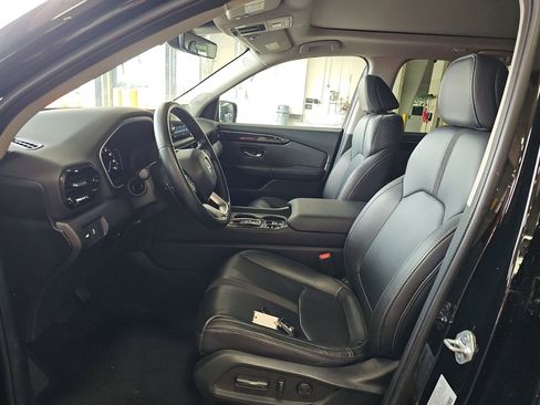 Used 2023 Honda Pilot Touring image 7