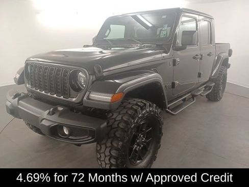 Used 2024 Jeep Gladiator Sport AWD/4WD image 3