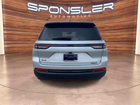 Used 2023 Jeep Grand Cherokee Altitude AWD/4WD image 6