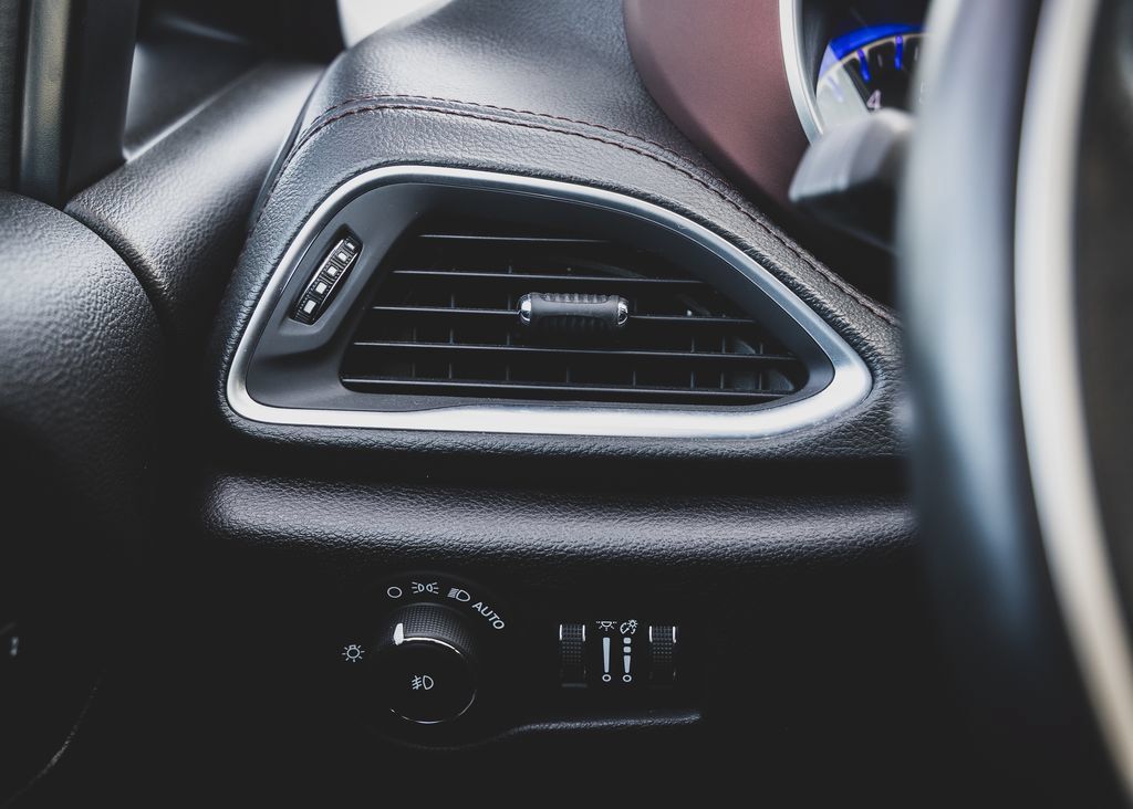 Used 2020 Chrysler Pacifica Limited FWD image 9