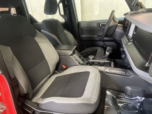 Used 2023 Ford Bronco Base image 27