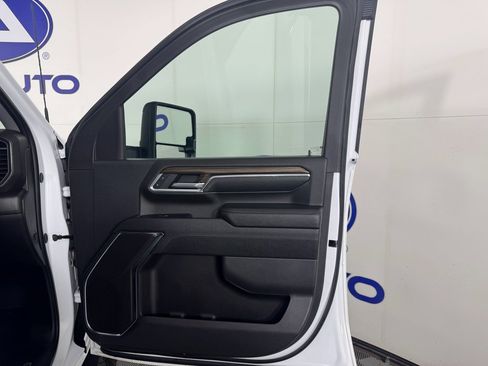 Used 2024 Chevrolet Silverado 2500 LT w/ Convenience Package image 37