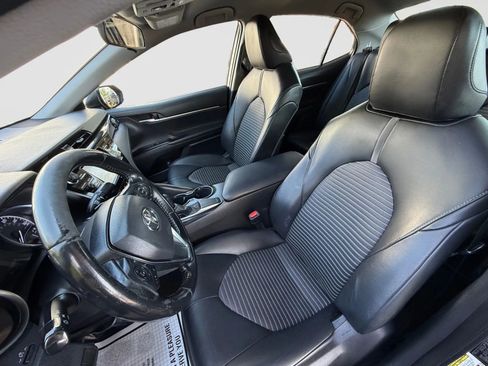Used 2020 Toyota Camry SE FWD image 13
