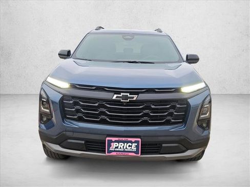 Used 2025 Chevrolet Equinox LT w/ Convenience Package II FWD image 2