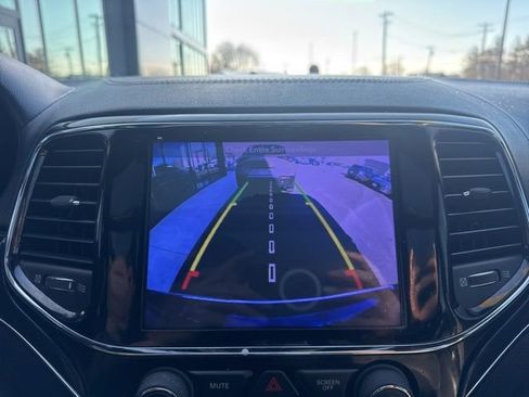 Used 2019 Jeep Grand Cherokee Overland AWD/4WD image 18