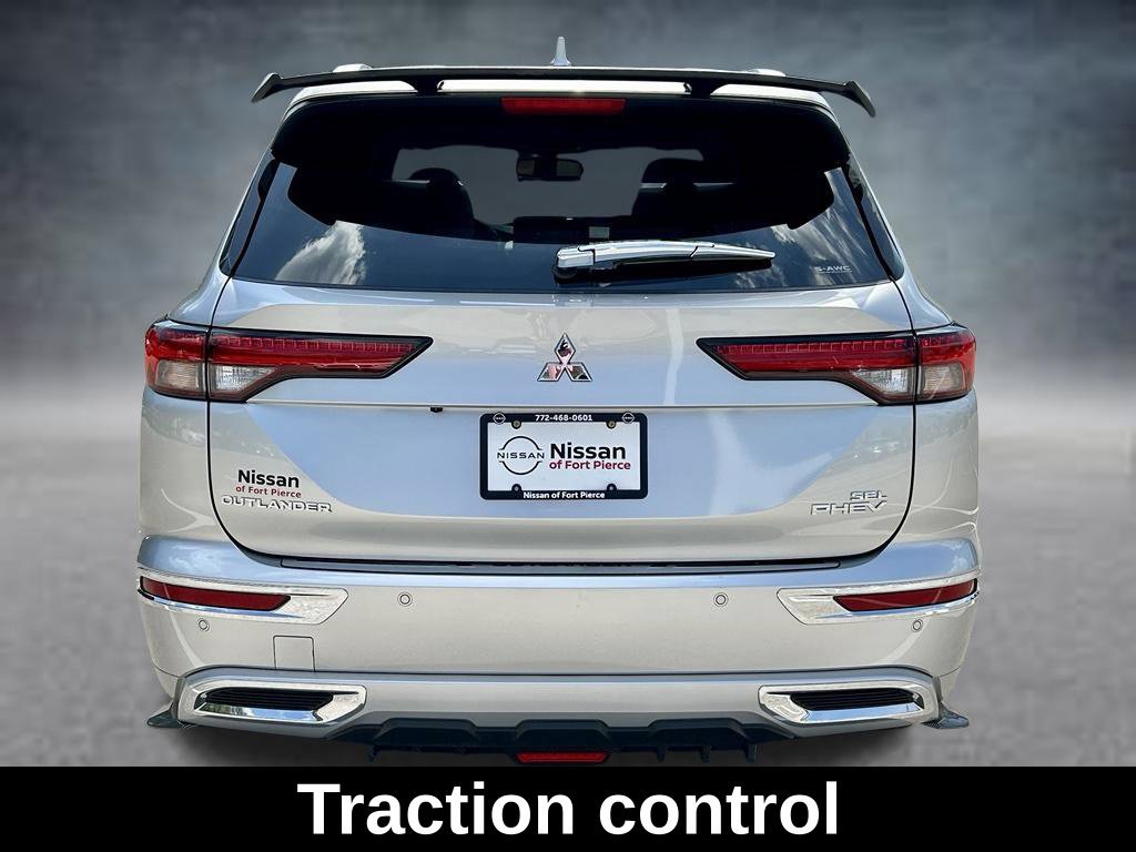 Used 2025 Mitsubishi Outlander 4WD Plug-In Hybrid image 6