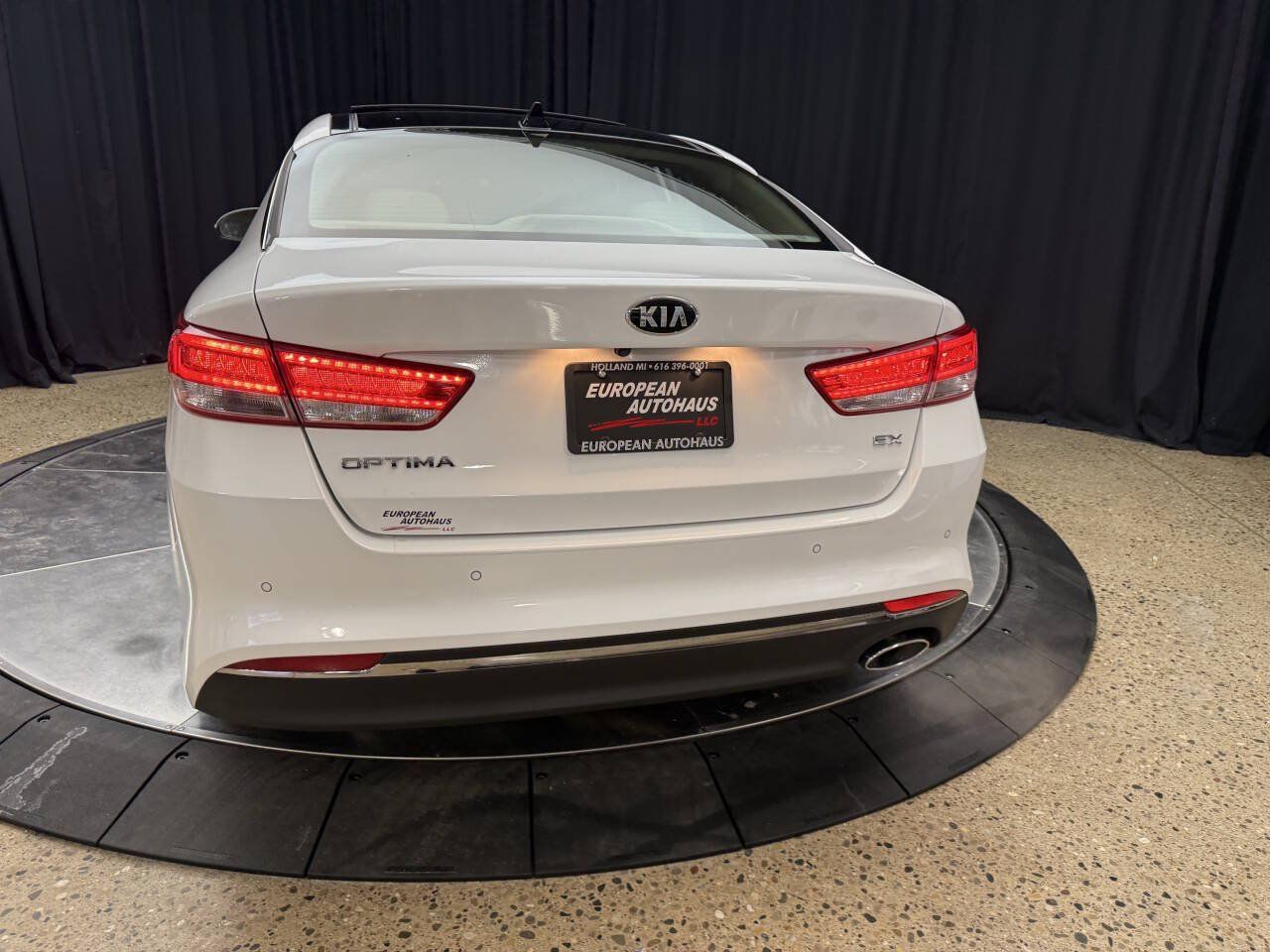 Used 2017 Kia Optima EX w/ Premium Package FWD image 6