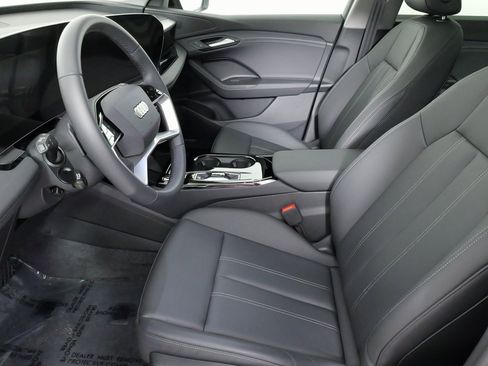 Used 2025 Audi Q6 e-tron Premium image 33