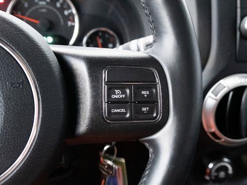 Used 2017 Jeep Wrangler Unlimited Rubicon w/ Connectivity Group image 6