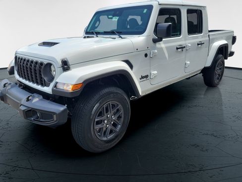New 2025 Jeep Gladiator Sport AWD/4WD image 8
