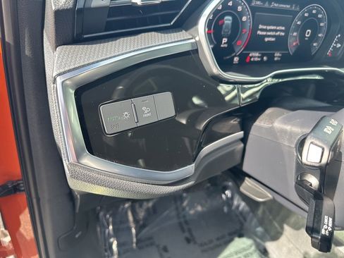 Used 2020 Audi Q3 2.0T Premium Plus w/ Premium Plus Package AWD/4WD image 17