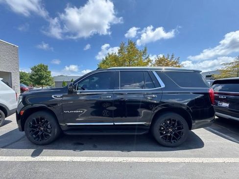 Used 2023 GMC Yukon SLT w/ SLT Luxury Package RWD image 2