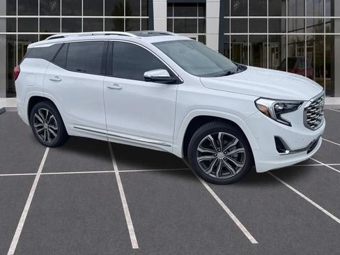 Used 2020 GMC Terrain Denali w/ Denali Premium Package AWD/4WD image 9