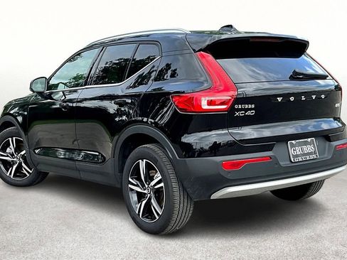 Used 2024 Volvo XC40 B5 Core image 17
