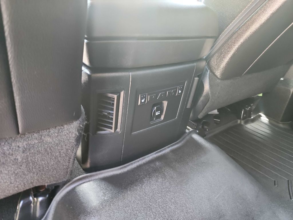 Used 2016 RAM 2500 Laramie AWD/4WD image 30